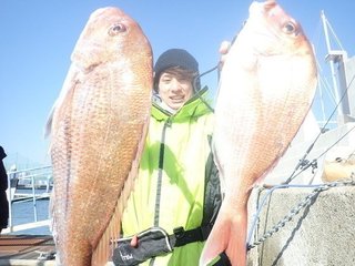 釣果速報 香川県 小豆島沖で美里丸がマダイ100枚超の釣り上げに成功 夢の爆釣の秘訣は船長の にあった 3 2 19 00更新