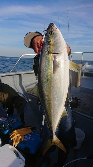 秋から冬の青物はベイトを活発に追い数釣りも楽しめる 夏のライトタックルか 冬のガチタックルか 効果抜群のタックルで秋のジギングを攻略しよう