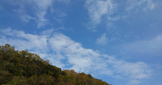 冬の空に広がる雲をチェックしてみよう 雲の影響でバスの居場所が変わってしまうの 日照を遮る雲をバス釣りに活かそう