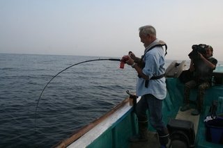 カッタクリ釣りでカンパチを狙おう シャクリ調子の竿でバケを操る 効果バツグンのタックルを揃えてハラハラ釣行を体験しよう