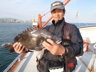 クロダイ落とし込み釣りの実力者に学ぼう 経験だけでなく センスと感を磨く 確実に釣り上げる名手は一体何が違うのか 一流の心得を伝授します