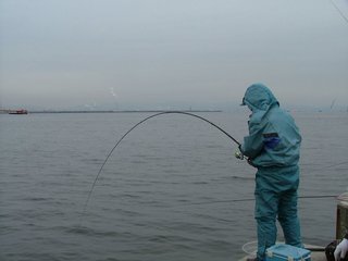 天候と魚の釣れやすさの関係とは 釣り種別のオススメ釣行天気もご紹介