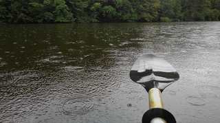 雨の日は釣れる ってホント 釣り方や快適に過ごすのにおすすめのアイテムをチェック