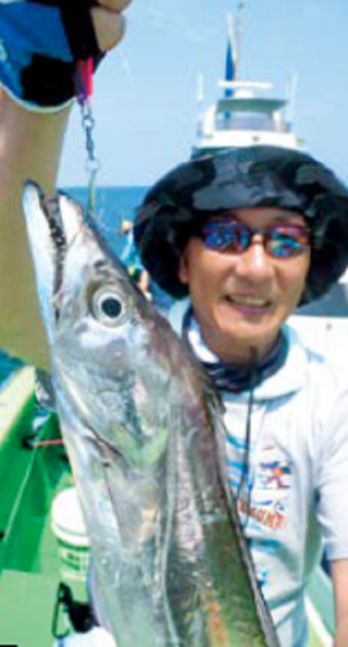 タチウオと男性