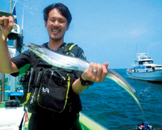 タチウオと男性