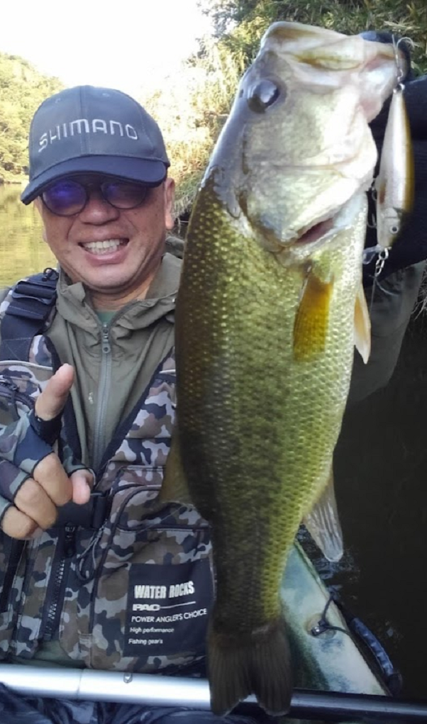 魚とルアーのアップ写真