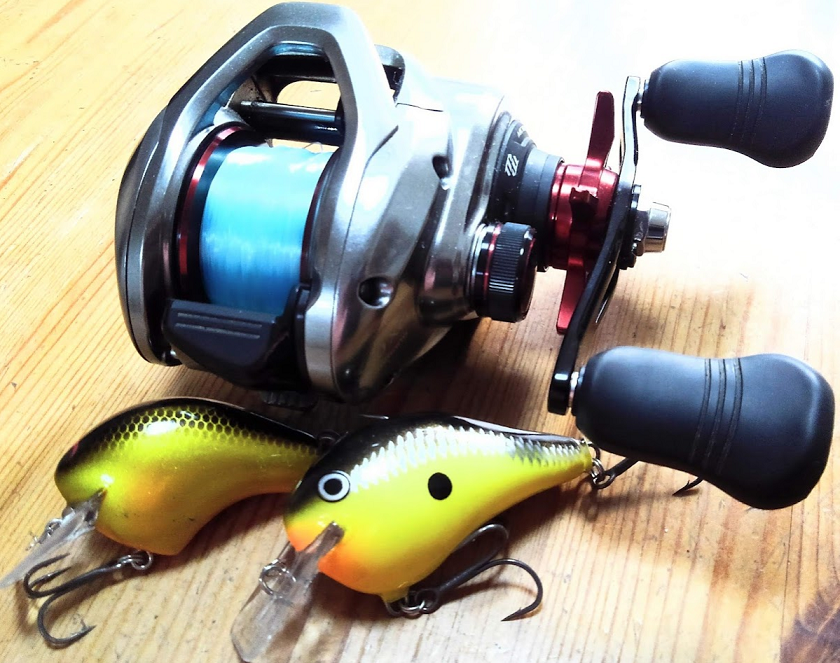 リールとルアーのアップ写真