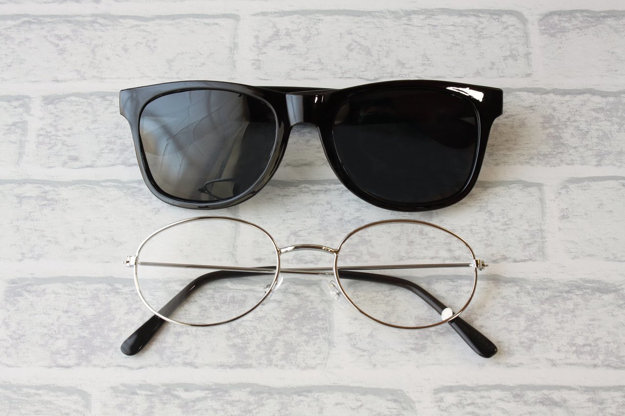 サングラスとメガネの写真