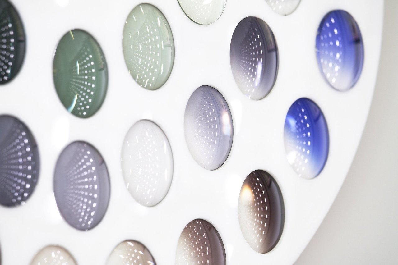 カラーレンズの写真