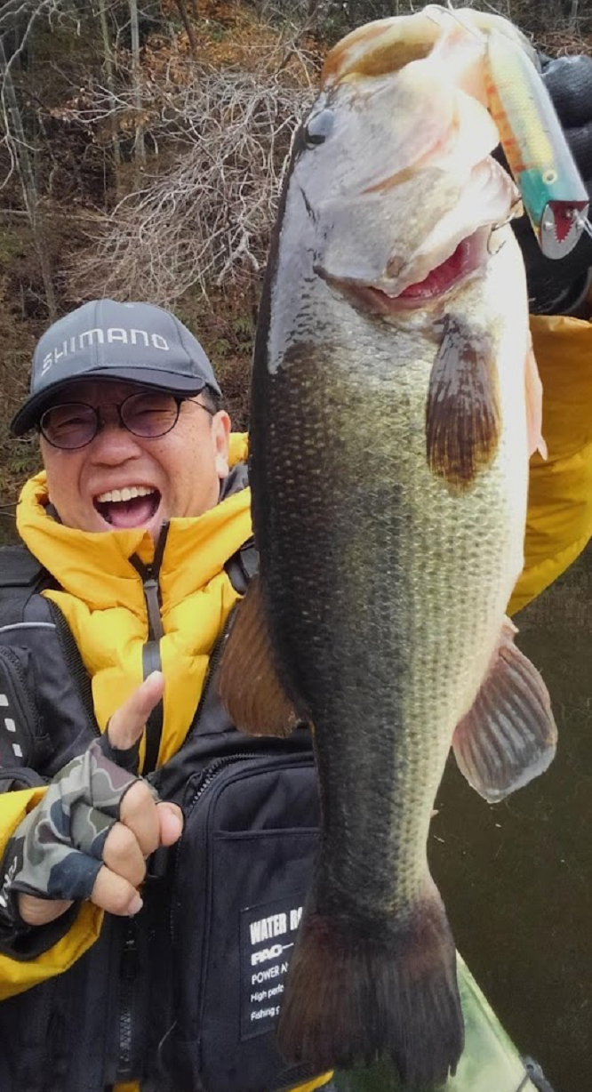 ルアーと魚のアップ写真