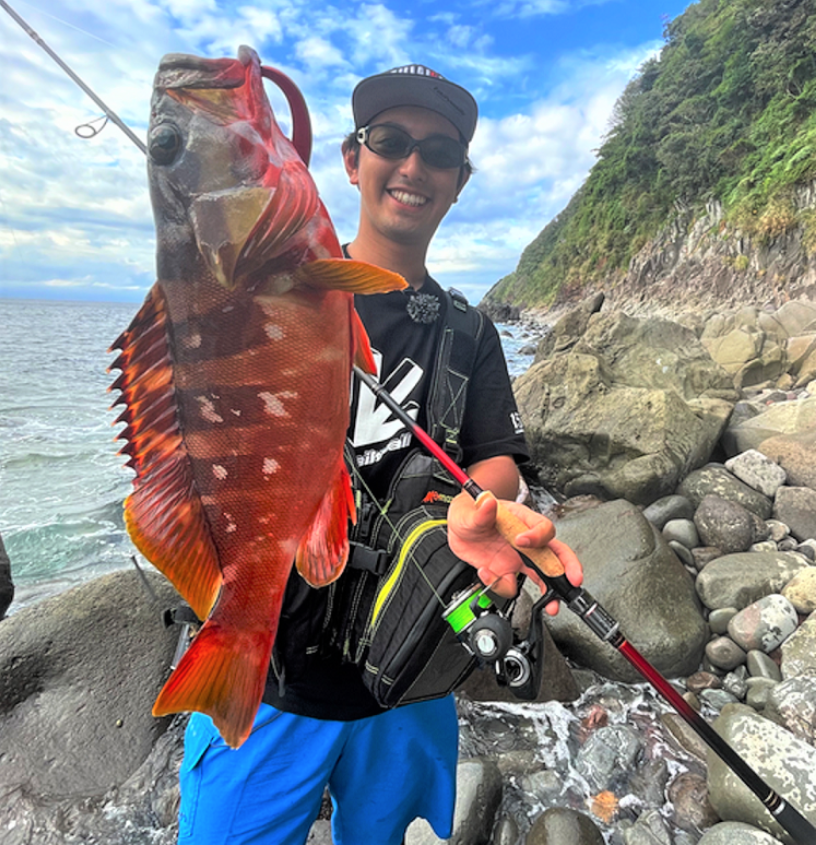 魚とロッドのアップ写真