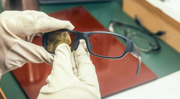 偏光グラスのアップ写真