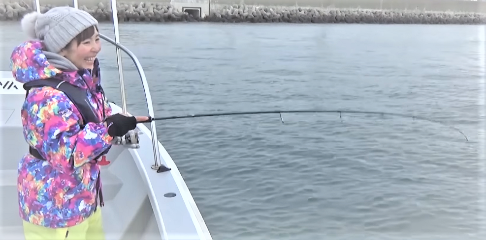 ロッドと釣り人のアップ写真