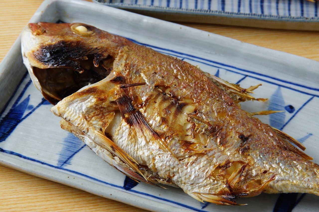 マダイの塩焼きの写真