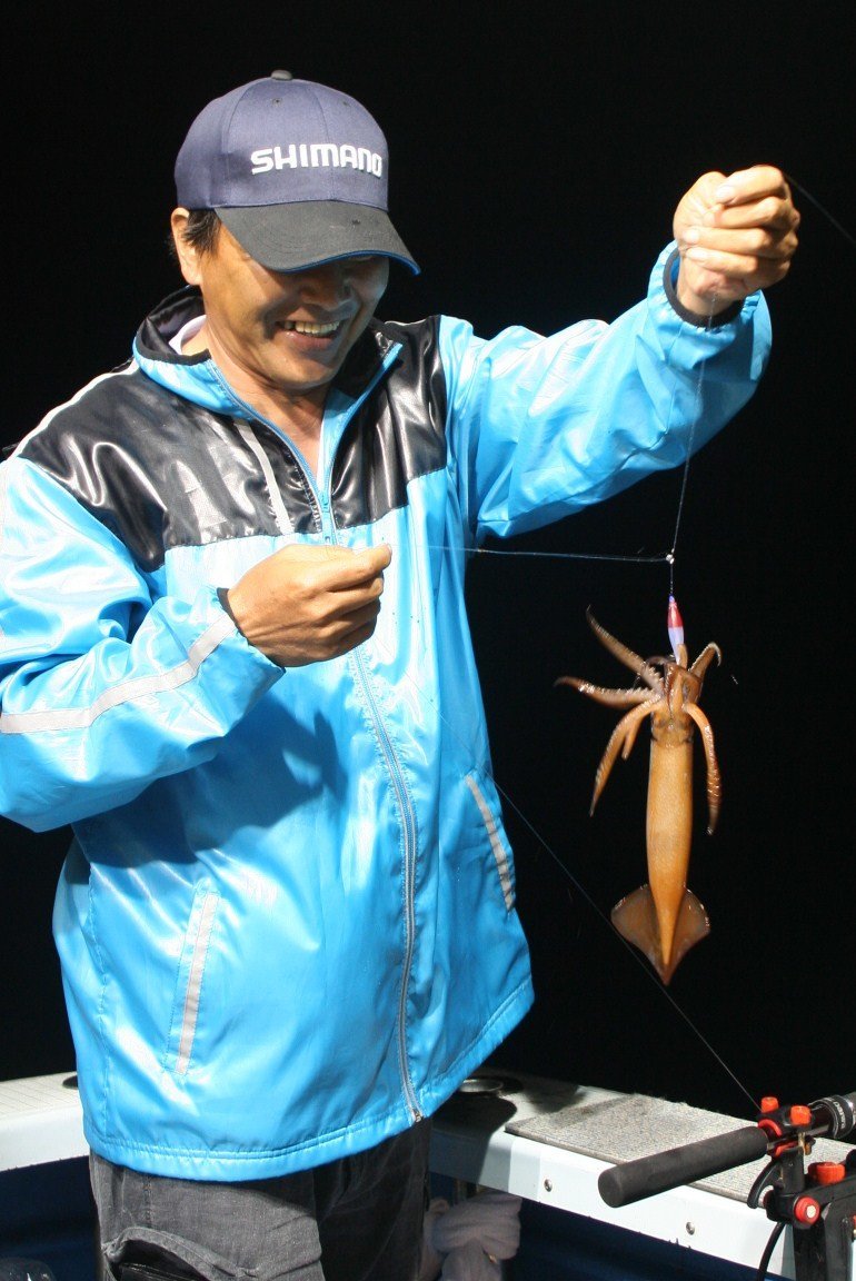 ムギイカと釣り人の写真