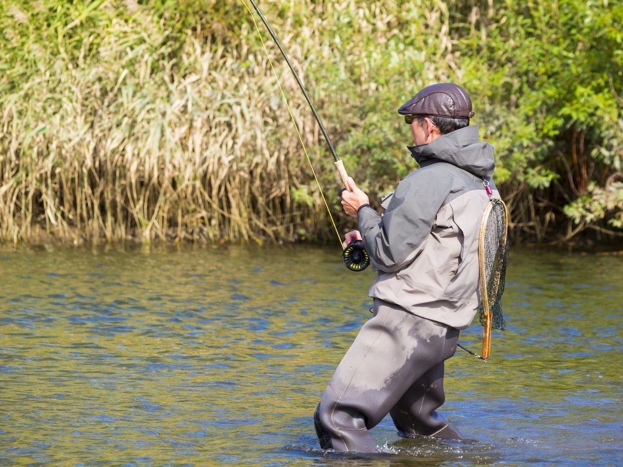 ウェーダーを着た人の写真