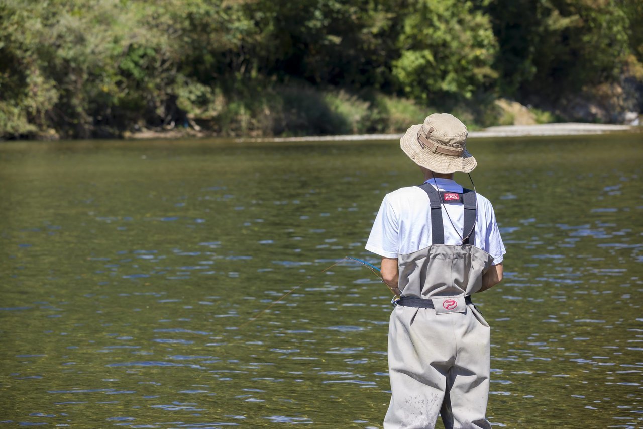 ウェーダーを着た人の写真