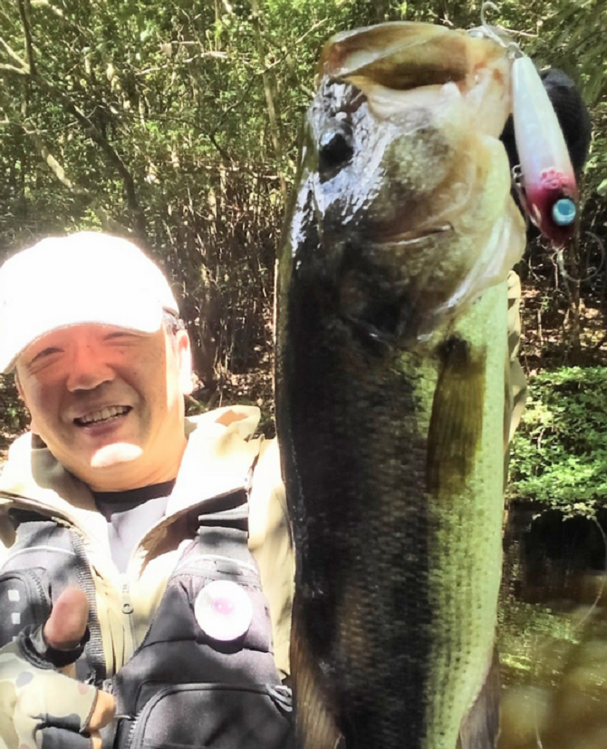 魚とルアーのアップ写真