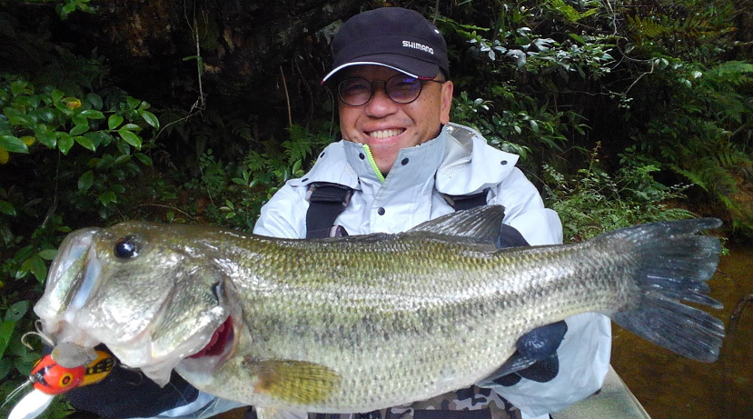 魚とルアーのアップ写真