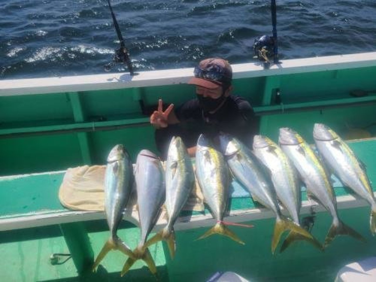 【釣果速報】神奈川県瀬戸丸でワラサのヒット連発!トップ8本でクーラーボックス満タン!存分にファイトを楽しめる今が乗船どき!