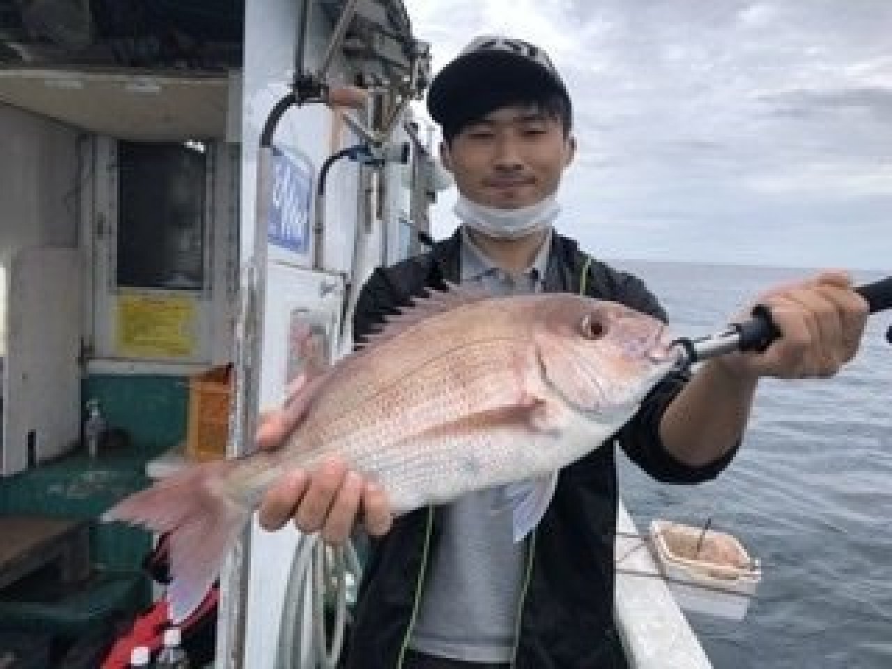 【釣果速報】和歌山県西原丸で60cmの大鯛をはじめ良型マダイ揃う!おいしいツバスやカンパチも!人気魚種とのファイトに心が躍る!