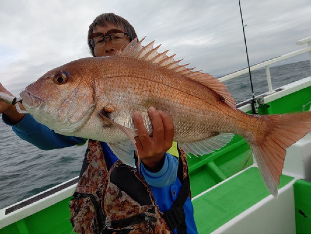 【釣果速報】茨城県弘漁丸で3.5kgの迫力マダイゲット&竿頭15匹の快挙!ハナダイも好調!この勢いに乗らなきゃ損!