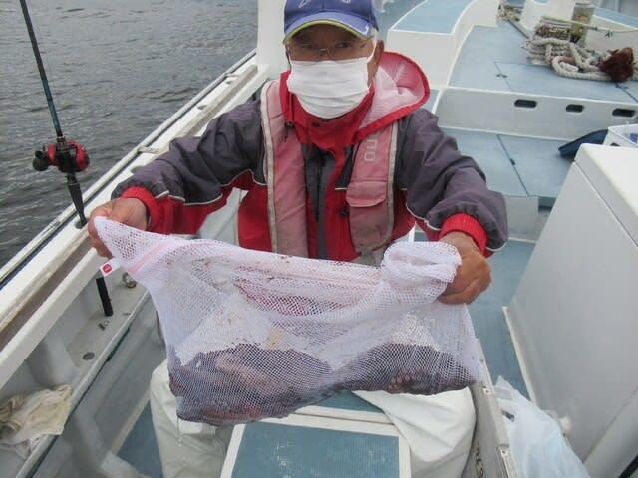 【釣果速報】神奈川県長崎屋でマダコ全員ゲット＆ツ抜け2人の快挙！一度やったら虜になる秋タコ釣りに出かけよう！