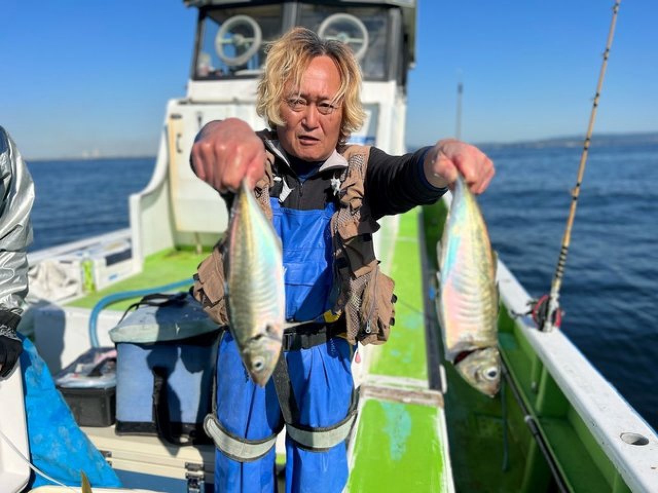 【釣果速報】神奈川県政信丸で45cmのギガアジはじめ良型アジ好調！ブリ・カンパチなどゲストも豪華でクーラーボックスが華やかに！