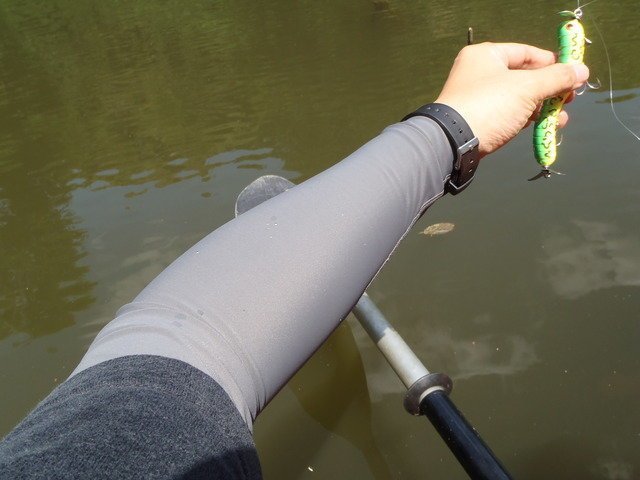 バス釣り 日焼け 対策　アームカバー