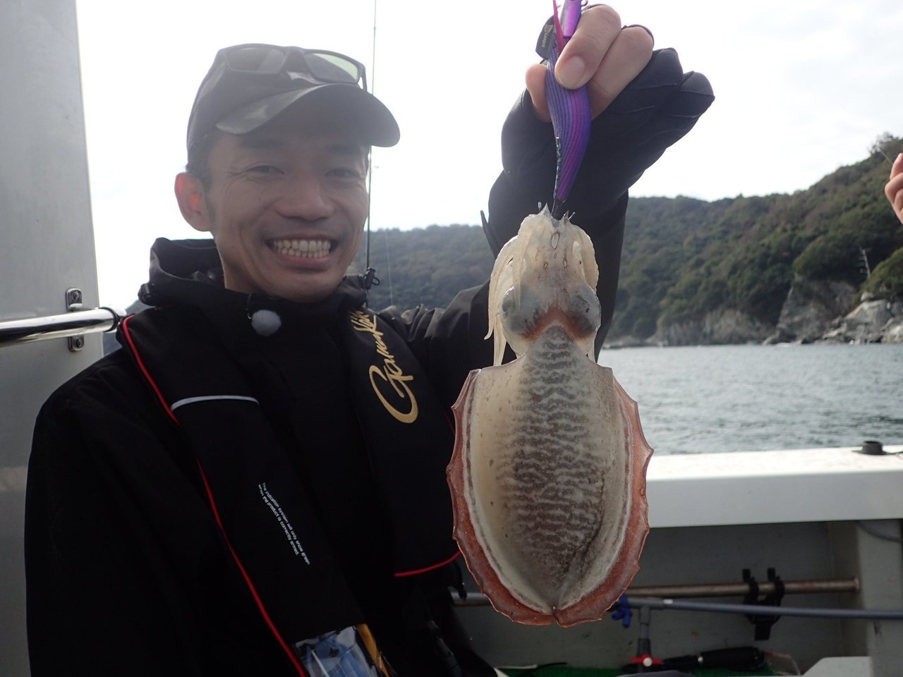 超高感度と高い操作性能でアオリイカを狙い撃ち。 兵庫・沼島のティップランでショートレングスタイプ「ラグゼ・EGTR・ＸアルティメイトS510ML＋ -sorid」が威力を発揮｜釣りまとめアンテナ