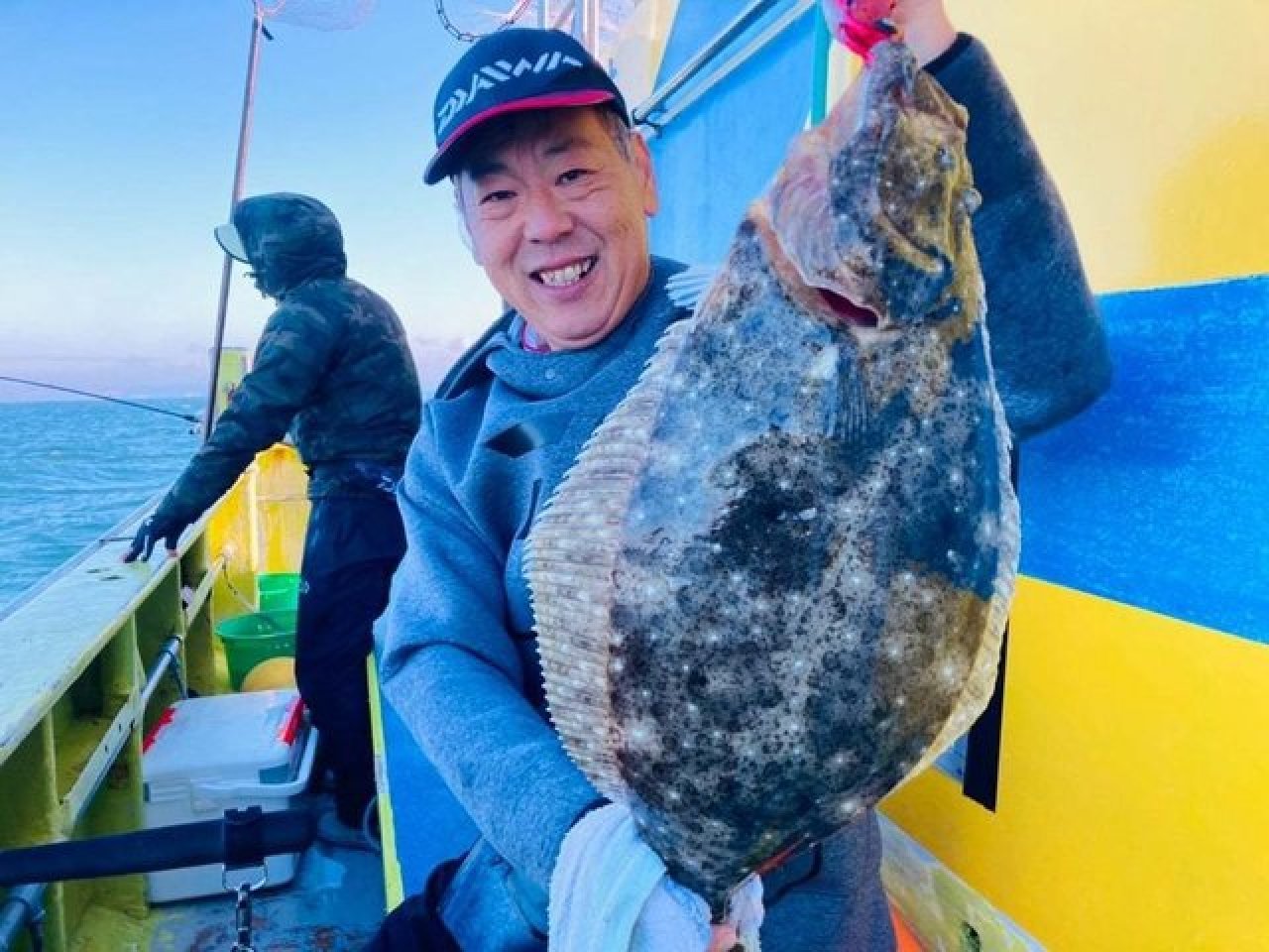 【釣果速報】千葉県太幸丸で海況が厳しいながらも船長のアシストで全員ヒラメゲット!2.0kgの座布団級も!手堅く釣果を上げたい方はぜひご予約を!