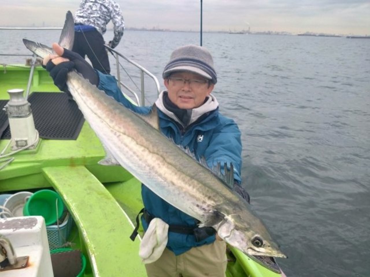 【釣果速報】東京都深川 吉野屋で95cmワラサを仕留めた!船中9本&連発ヒットありで大盛りあがり!大ブームのサワラはこの冬絶対捕まえて!