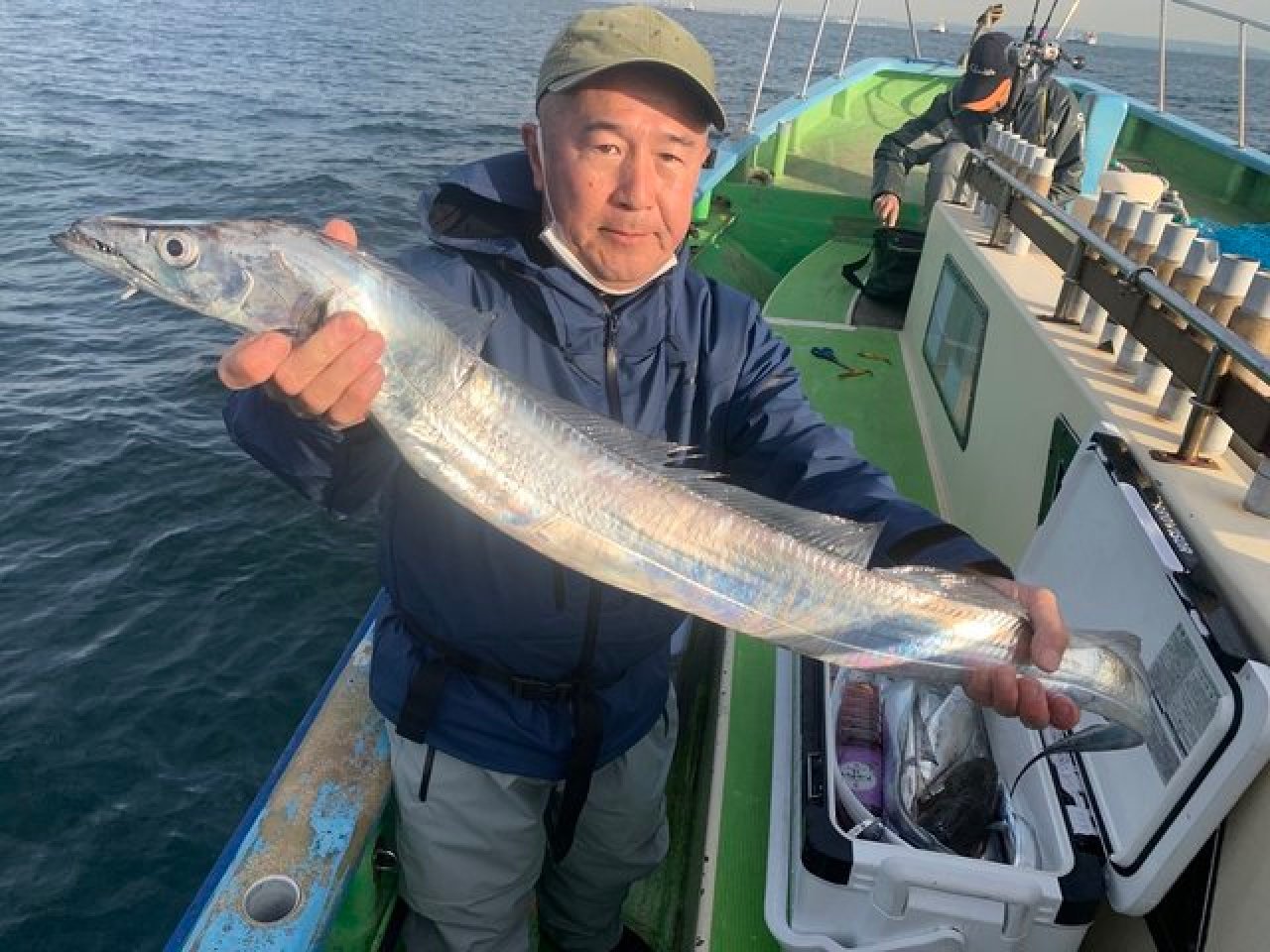 【釣果速報】神奈川県太田屋で釣り客の8割がタチウオ2桁達成！極太5.4kgシーバスもキャッチで船上は大盛りあがり！