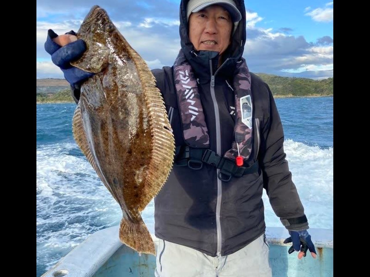 【釣果速報】三重県三幸丸で釣れるヒラメは今、大型揃い！最大53cmと釣りごたえ抜群！年末年始に記録更新狙いませんか？