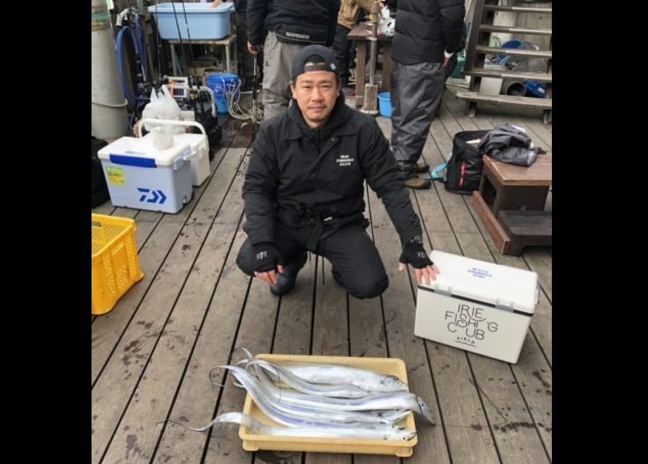 【釣果速報】神奈川県荒川屋で125cmの超ロングタチウオ釣れる！極上タチウオGETのチャンス到来中！
