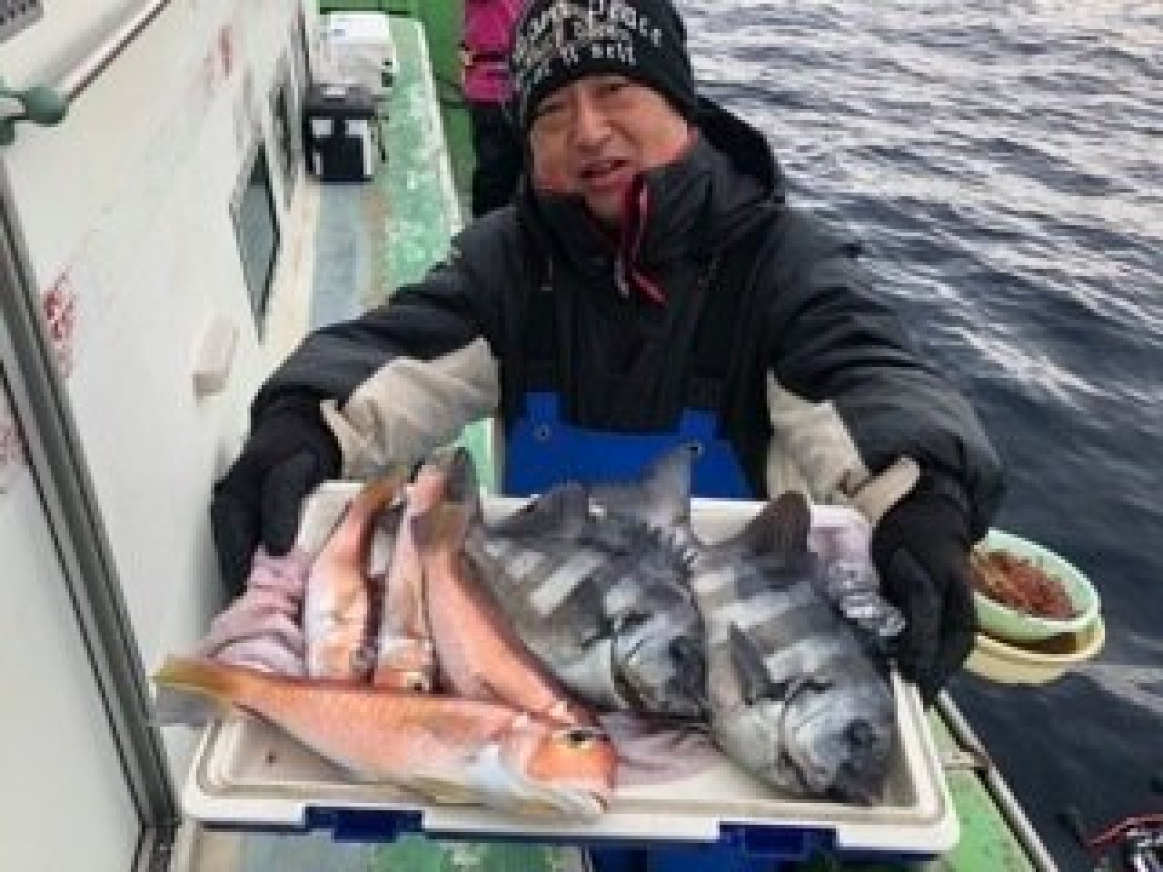 【釣果速報】神奈川県喜久丸で最大1.2kgの良型イシダイGET！！その他イナダ・アマダイなども釣れる快挙！この冬、だれもが憧れる高級魚を自分の手で釣り上げてみませんか？