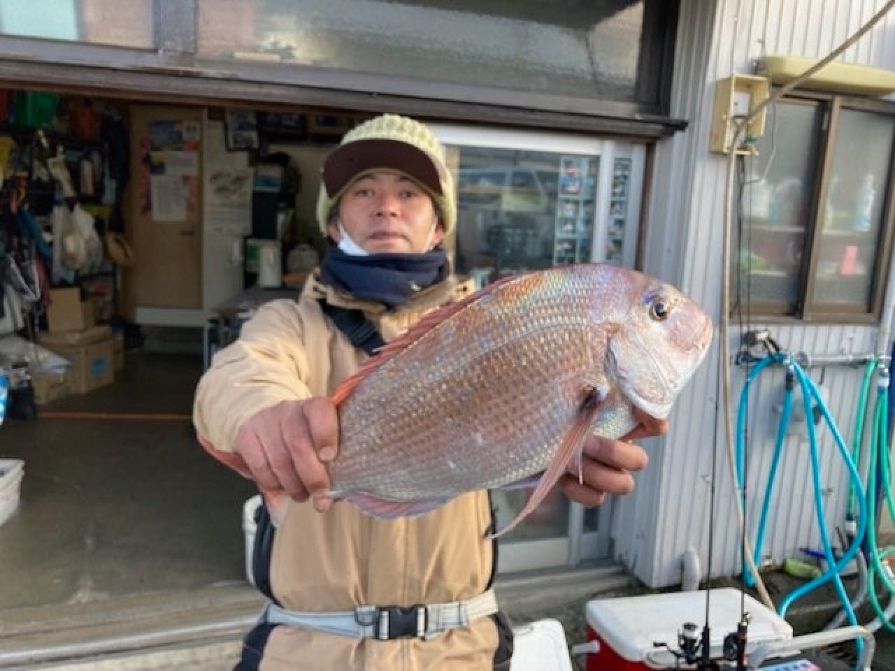 【釣果速報】神奈川県太田屋で良型2.1kgマダイ上がる！多彩なゲストも見え釣行は大充実！