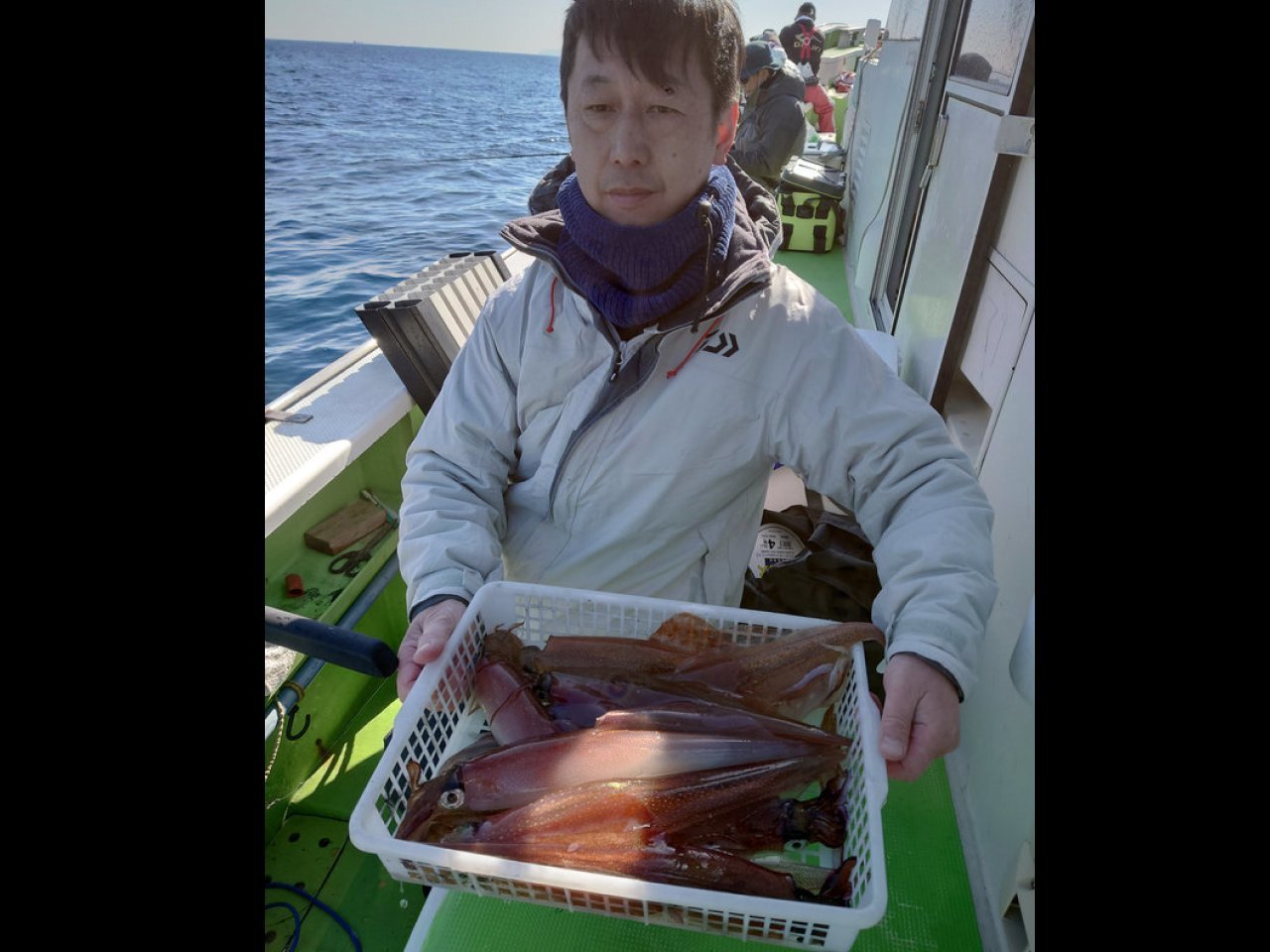 【釣果速報】神奈川県長三朗丸でヤリイカ釣行が好調！竿頭は27匹ゲット！冬の絶品ヤリイカを自分の手で釣り上げてみませんか？