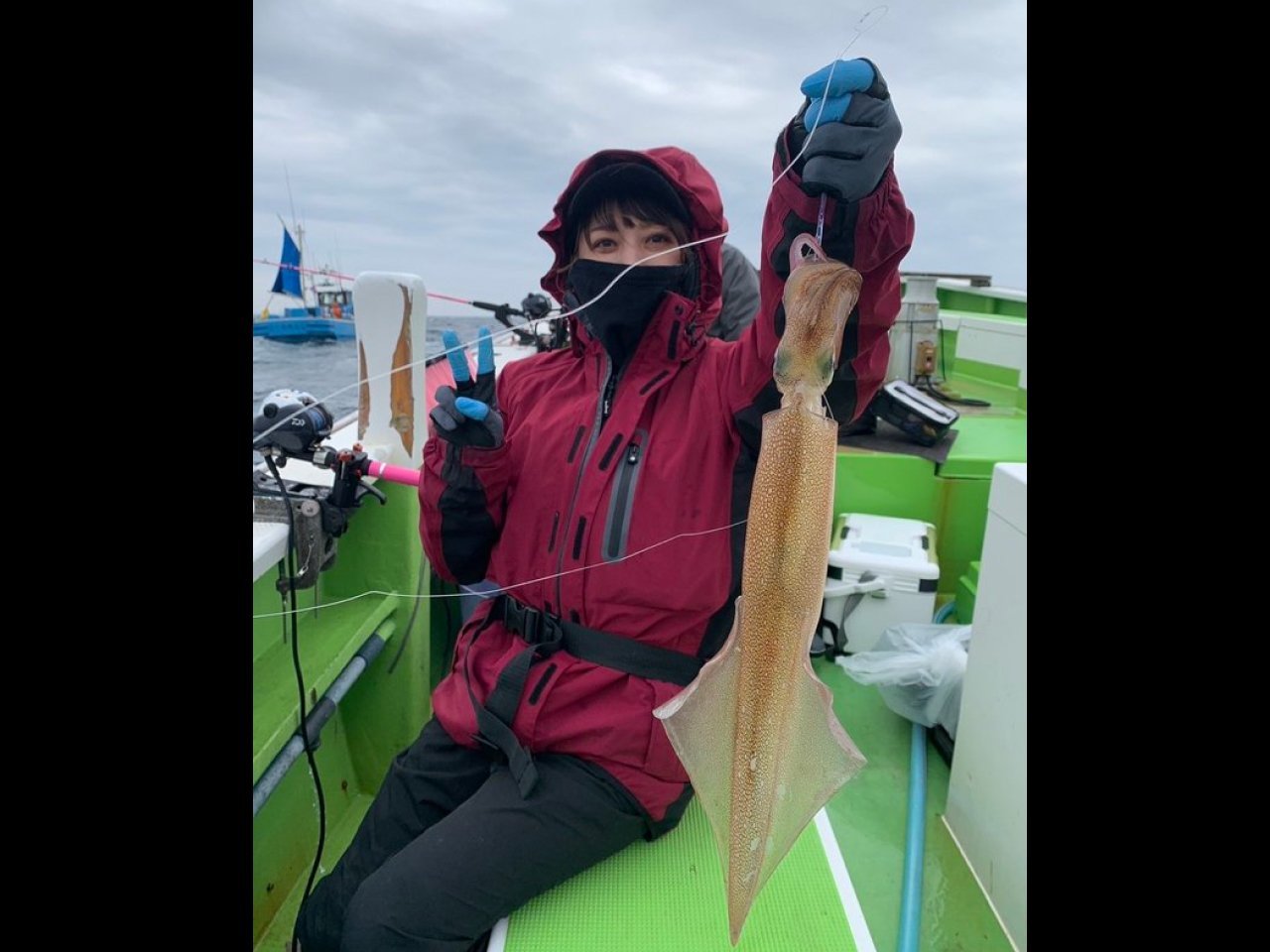 【釣果速報】神奈川県長三朗丸で良型ヤリイカが連釣！50cmのパラソルも！初心者さんもばっちり獲れちゃいます！