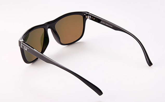 偏光グラスのアップ写真