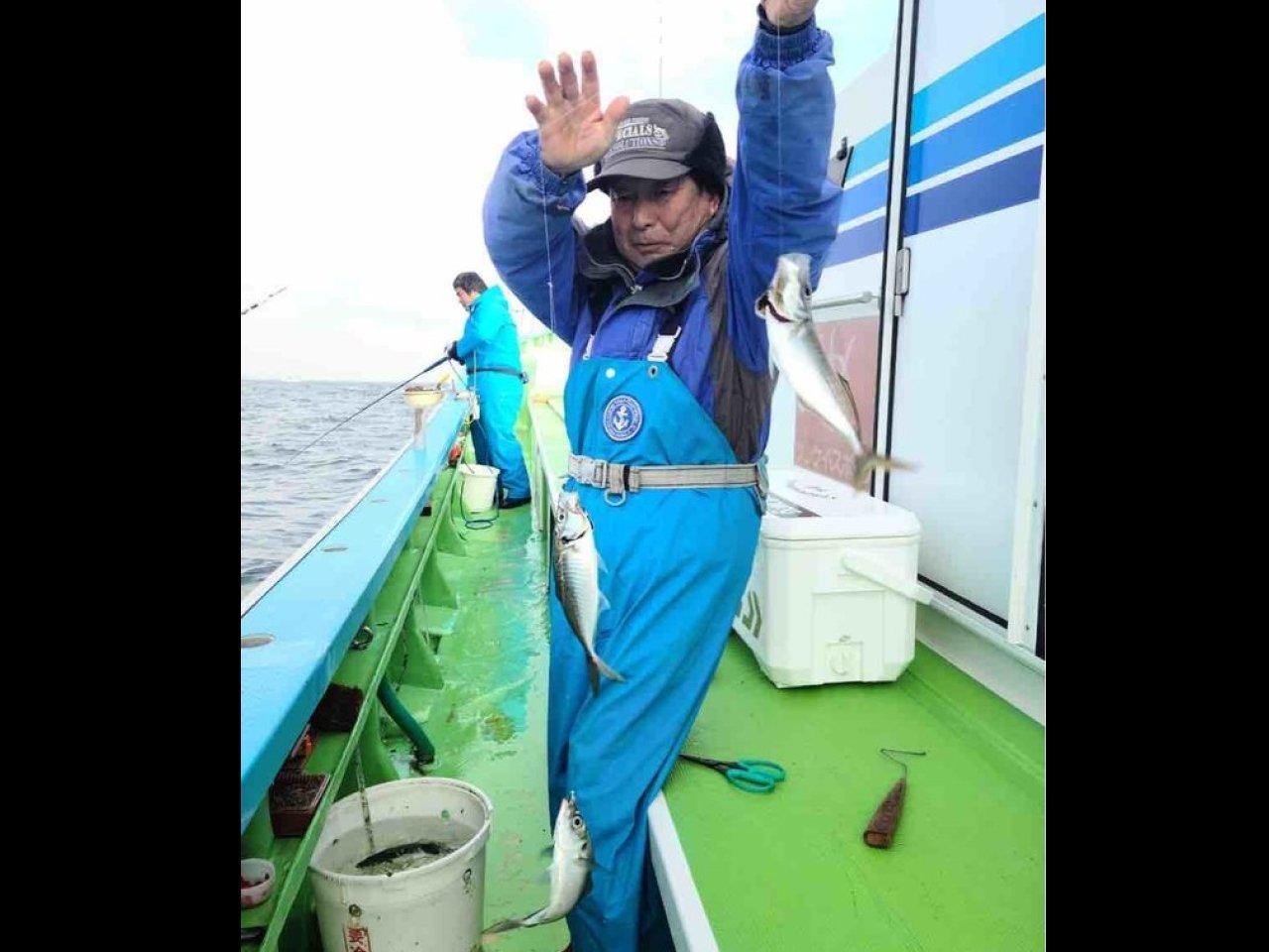【釣果速報】神奈川県黒川本家 -久里浜-は船長も絶賛の好釣っぷり！最大35cmの良型アジが大漁！