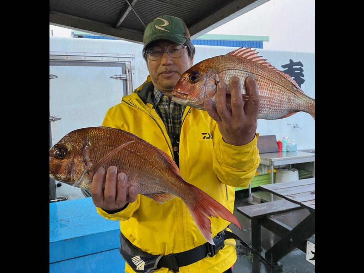 【釣果速報】釣行中の雨風もなんのその！茨城県大春丸で良型マダイ好調！ゲストも多彩で超豪華！