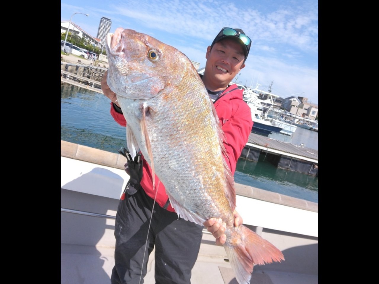 【釣果速報】こんな大物、見たことない!福岡県木鶏丸で9kg強の90cmマダイを確保!