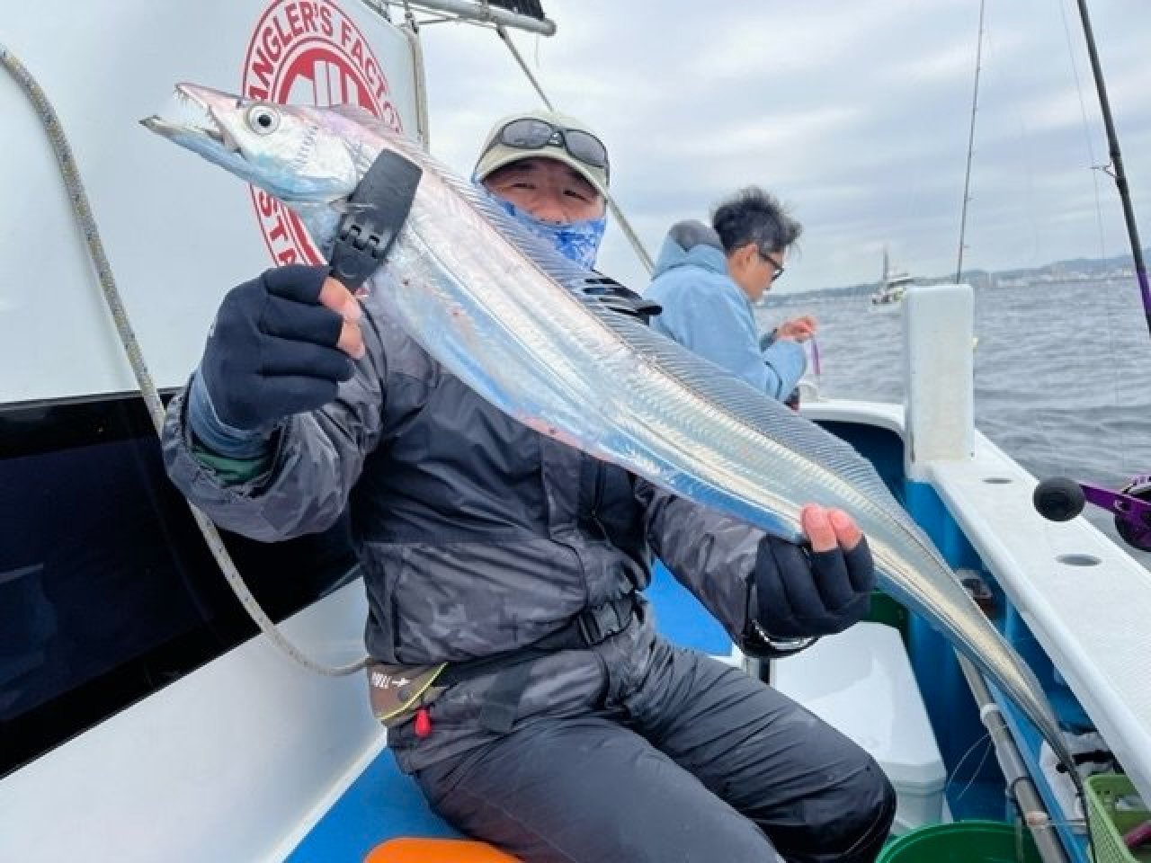 【釣果速報】東京都深川 吉野屋でタチウオのアタリ爆発!137cmの超大型ドラゴンも確保!この勢いをぜひ現地で体感せよ!