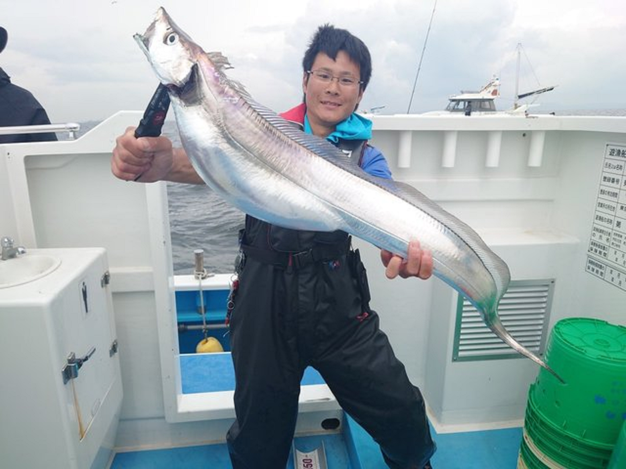 【釣果速報】東京都深川 吉野屋で123cmのドラゴン登場＆竿頭26匹とタチウオ絶好調！勢いのある今が乗船どき！