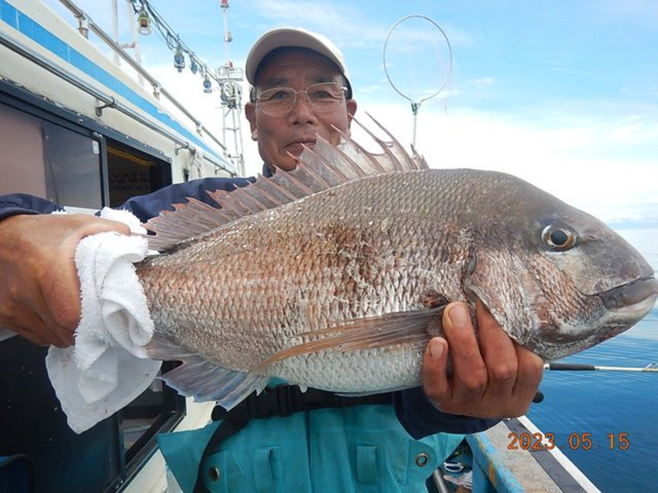 【釣果速報】デカすぎ！新潟県作十丸で6kgのマダイ登場！記録級の乗っ込みマダイを今すぐゲットせよ！