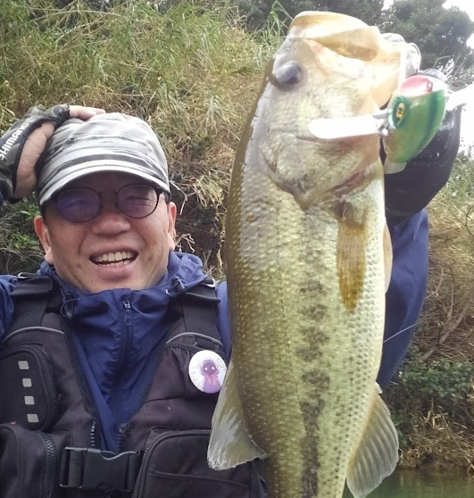 魚とルアーのアップ写真