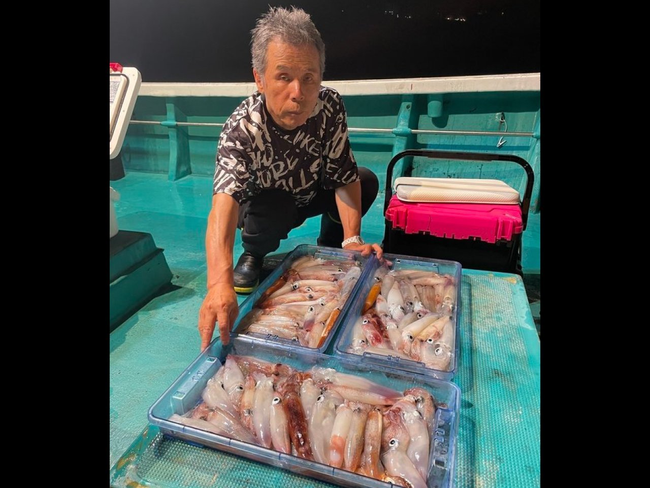 【釣果速報】和歌山県の良栄丸でアカイカ爆釣!竿頭76匹!今後の釣行も期待大!