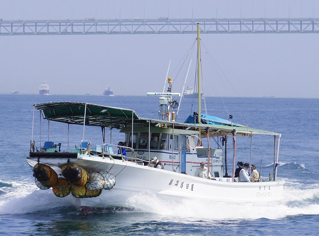 乗合船のアップ写真