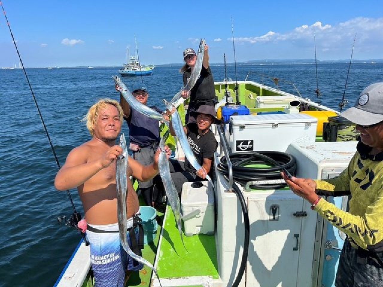 【釣果速報】神奈川県政信丸でメーター級のタチウオGET!127cmのドラゴンも!?良型揃いで今後にも期待!